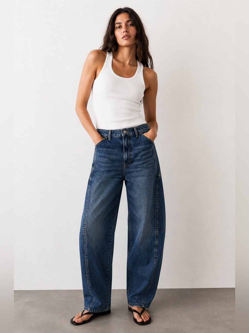 Zara Barrel Leg Jeans Medium Blue Size 4 New
